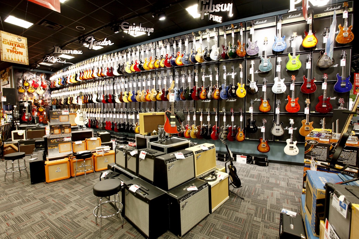 Guitar Center（©2011, Clyne Media, Inc.,）