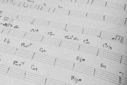 メロを早い段階で確定させたいときは譜面で残したりもする